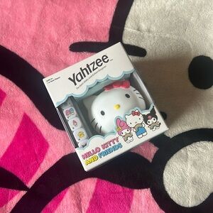 🩷BRAND NEW HELLO KITTY Yahtzee game🩷